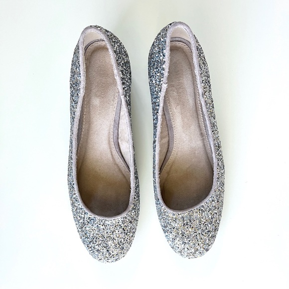Old Navy Silver Glitter Sparkle Closed Toe Heels with Cushioned Insoles - Picture 3 of 9